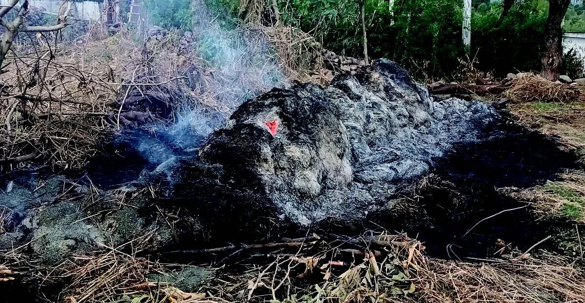 Dry grass heap reduced to ashes in Rajouri blaze