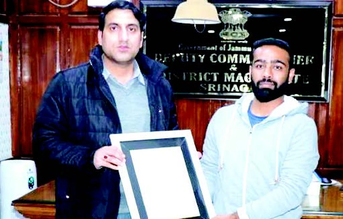 At the outset, the DC congratulated him for his determination and registering his name in the International Book of Records.