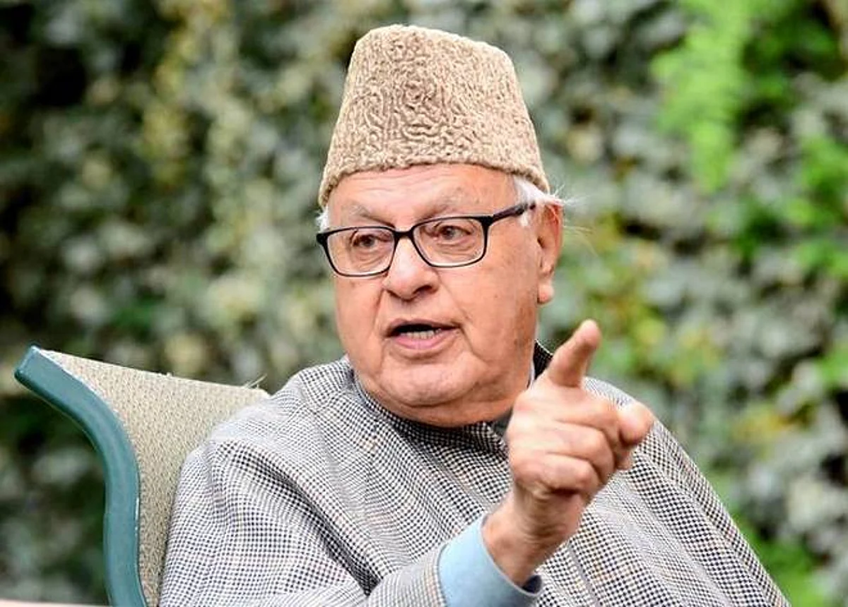 Dr Farooq Abdullah visits bereaved Wani, Jan families