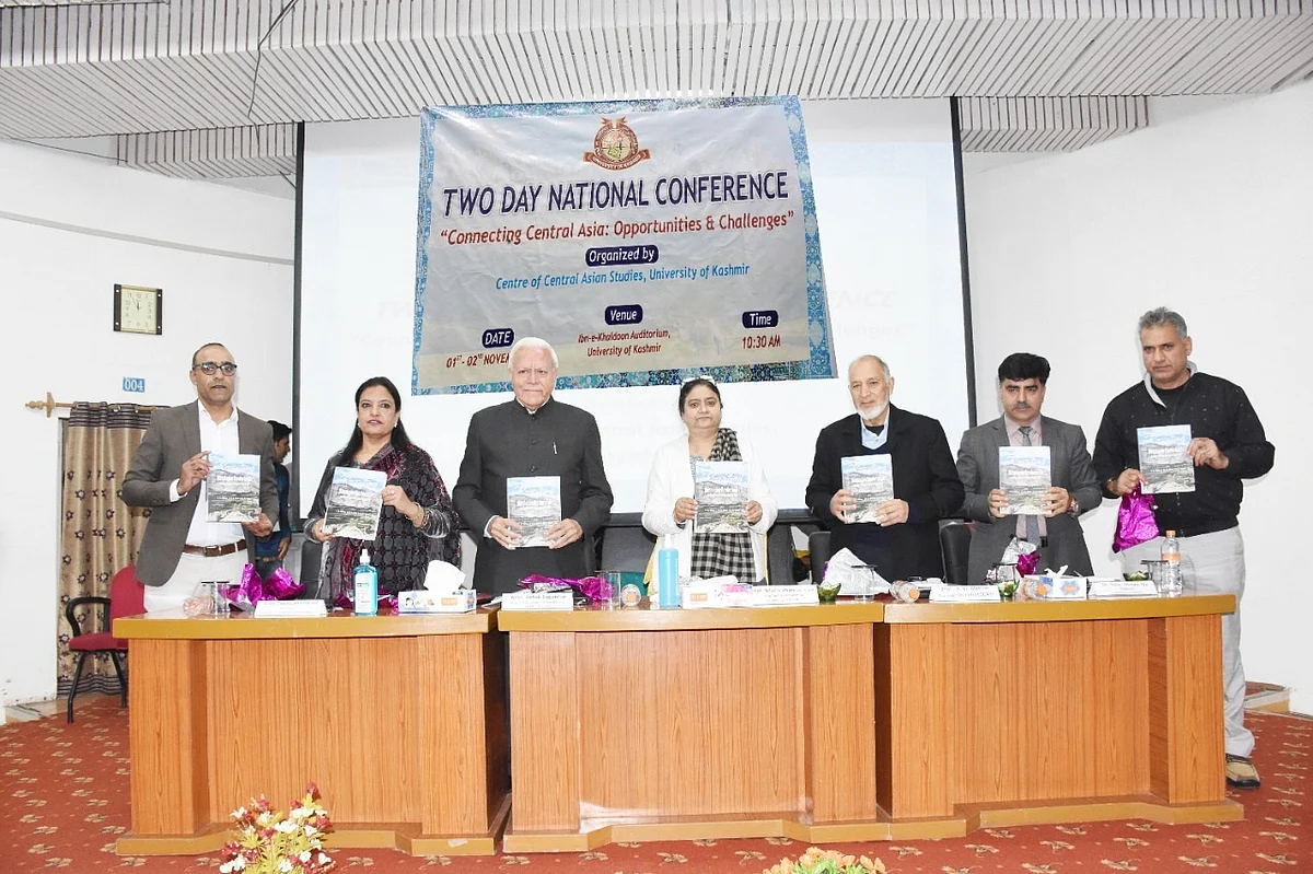 Former Indian Ambassador to Kazakhstan, Sweden and Latvia Ashok Sajjanhar delivered the keynote address, discussing in detail the historical and current status of ties between India and Central Asia.