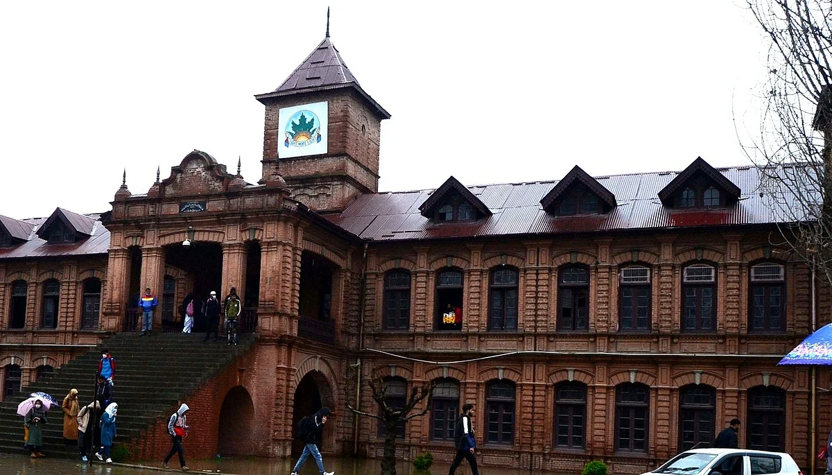 The report submitted by the college principal exonerated the professor as the report mentioned that the professor was entitled for the HRA.