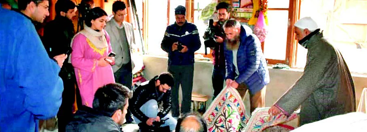 The onlookers were elated during the journey by diving deep into the process of the artifacts being brought to life by the artisans who have been responsible for the preservation of the art over the centuries.