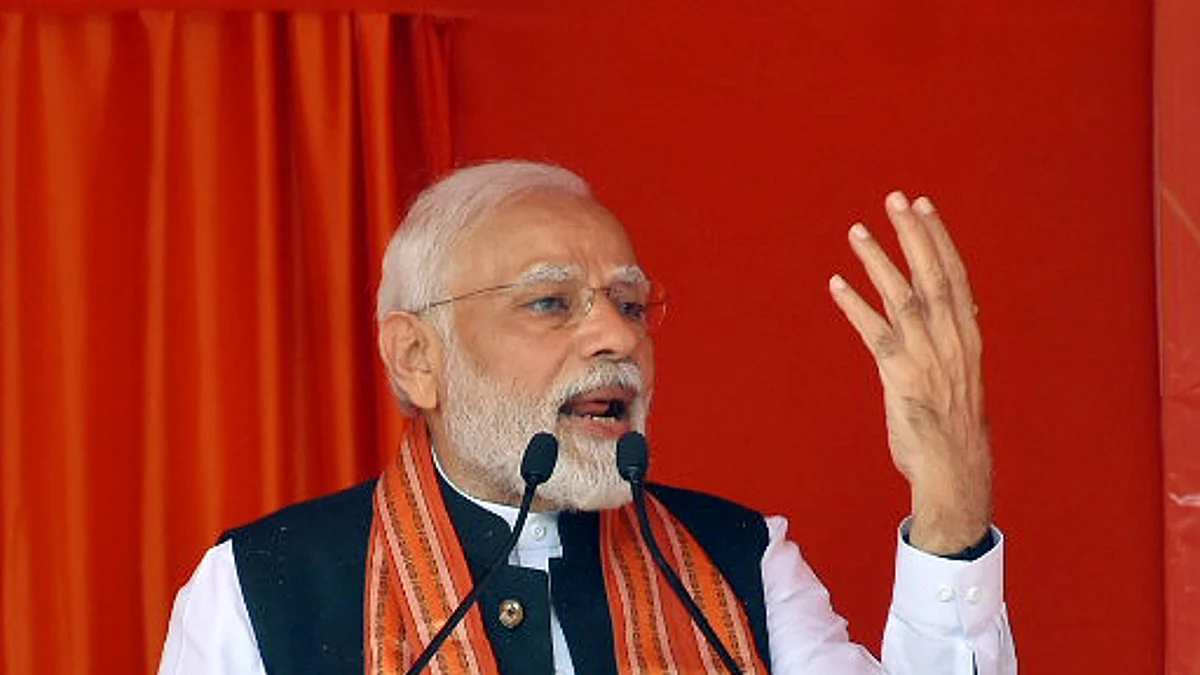 Prime Minister Narendra Modi addressing a public meeting, at Begumpet, in Hyderabad on Saturday.