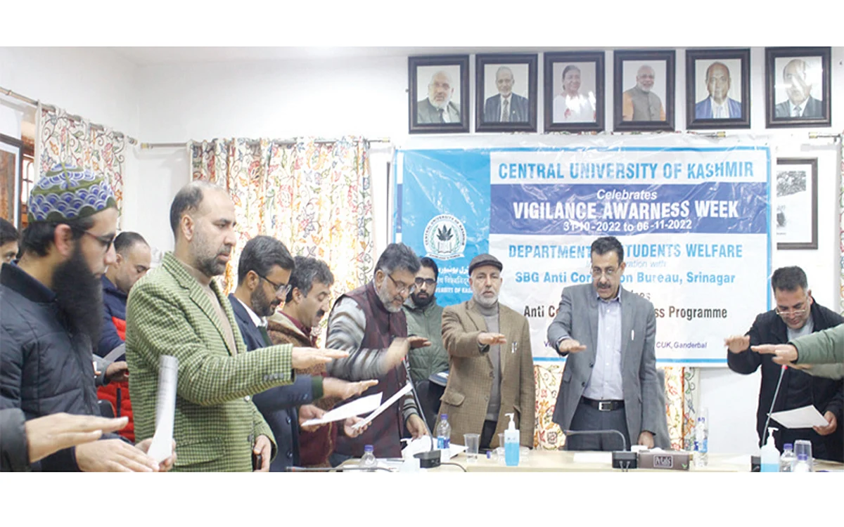 Vigilance Awareness Week | CUK employees take integrity pledge