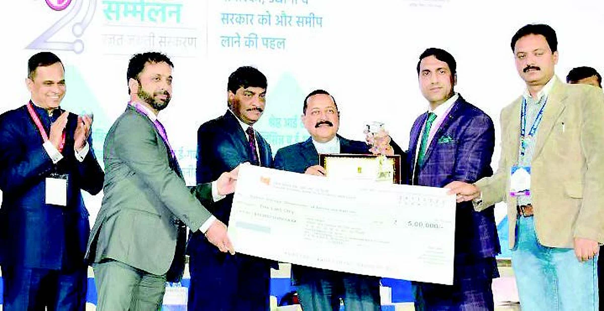 DC Srinagar conferred with prestigious National e-Governance Gold Award