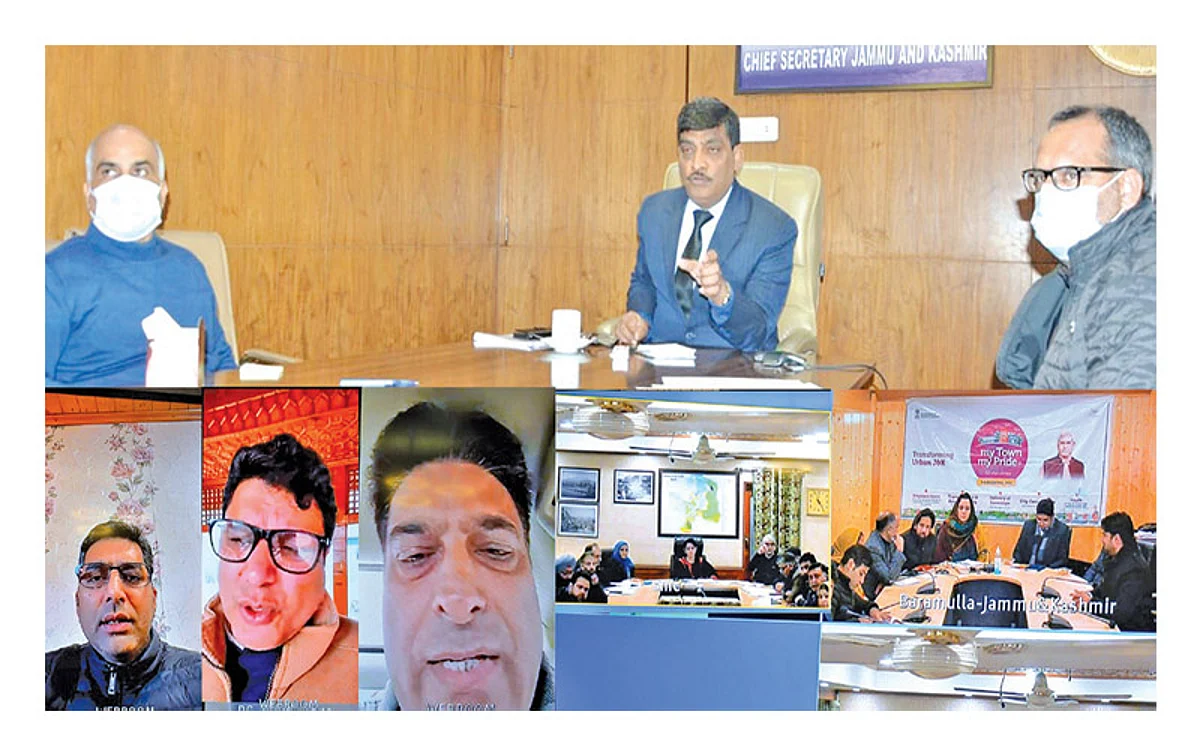 CS holds day long interaction with Prabhari Officers, PRIs & Public