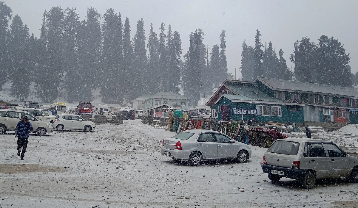 Snowfall in Gulmarg