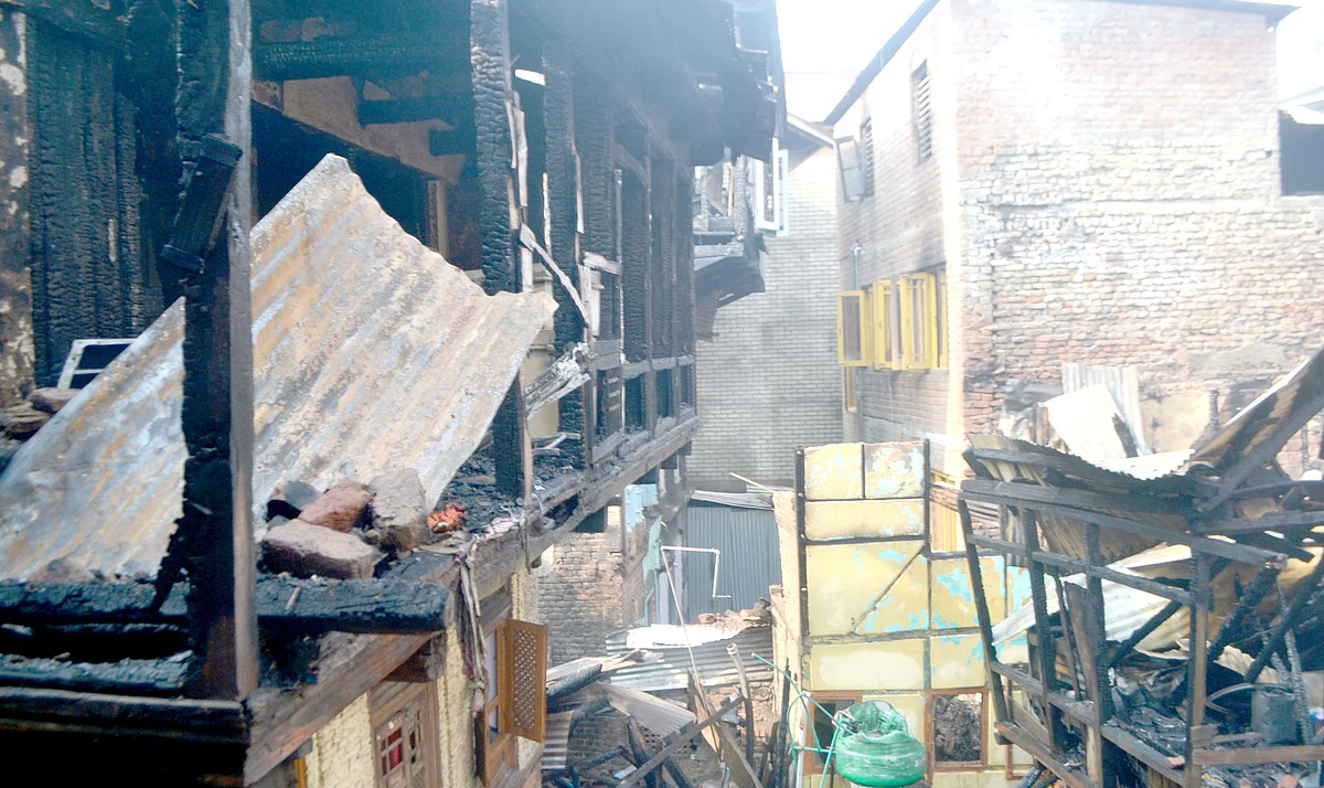 Rise in fire incidents | Srinagar Police launch drive against selling of substandard heating appliances