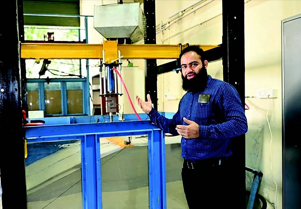 Originally from south Kashmir’s Pulwama district, Khalid shifted to Rawalpora locality on Srinagar outskirts nearly two decades back. His father is an Associate Professor at the University of Kashmir.