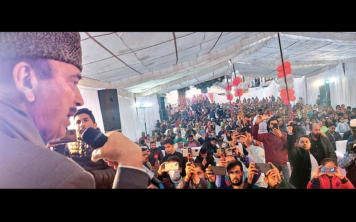 Azad joins Christmas celebrations, appreciates India’s unity in diversity