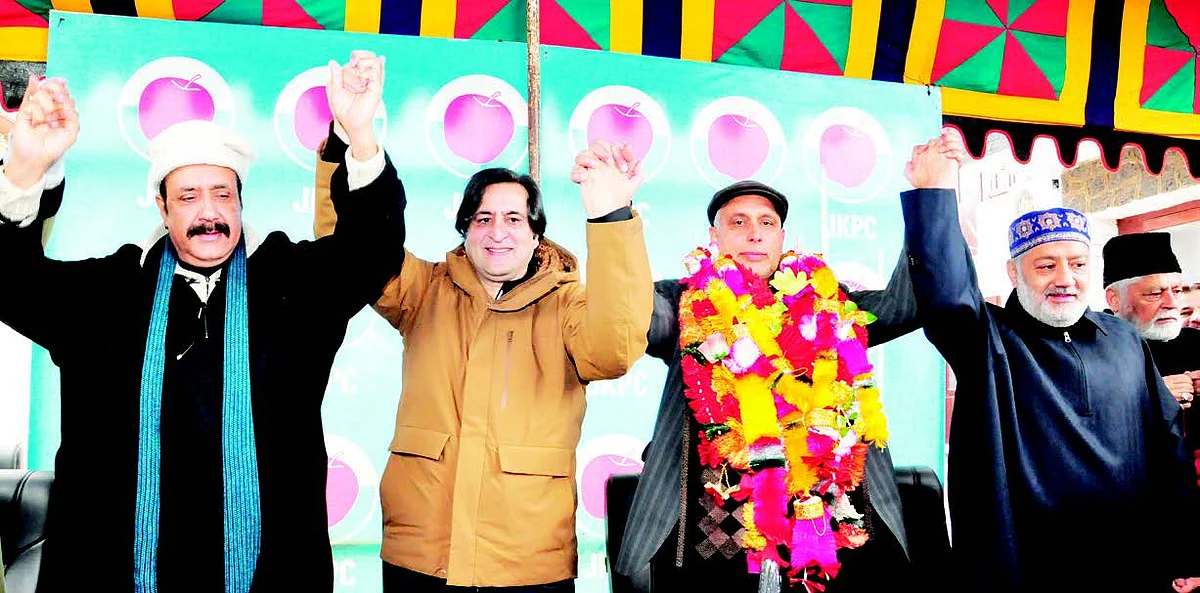 While speaking on the occasion, Manzoor Ahmed Wani said that he joined PC because the party has a rich legacy of sacrifices behind it and is the only party which has the leadership to take J&K out of the current impasse and deliver for the people of J&K.