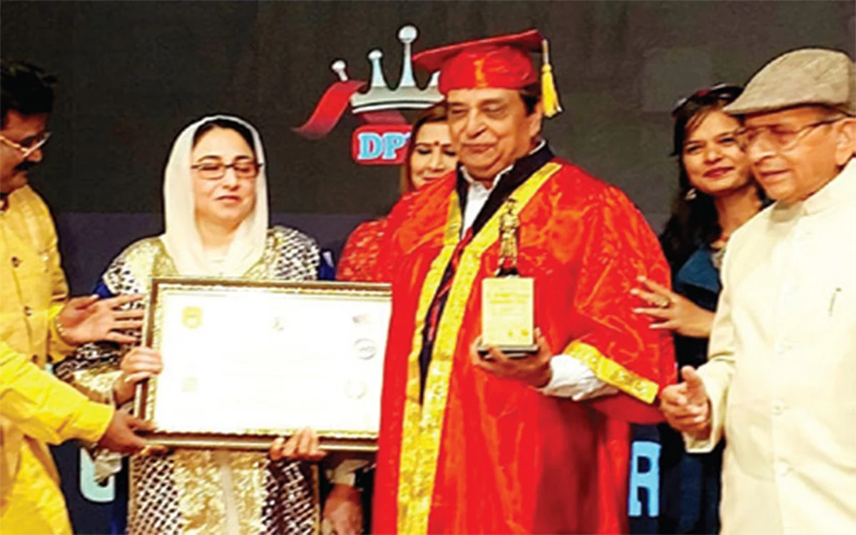 Dr Darakhshan Andrabi awarded