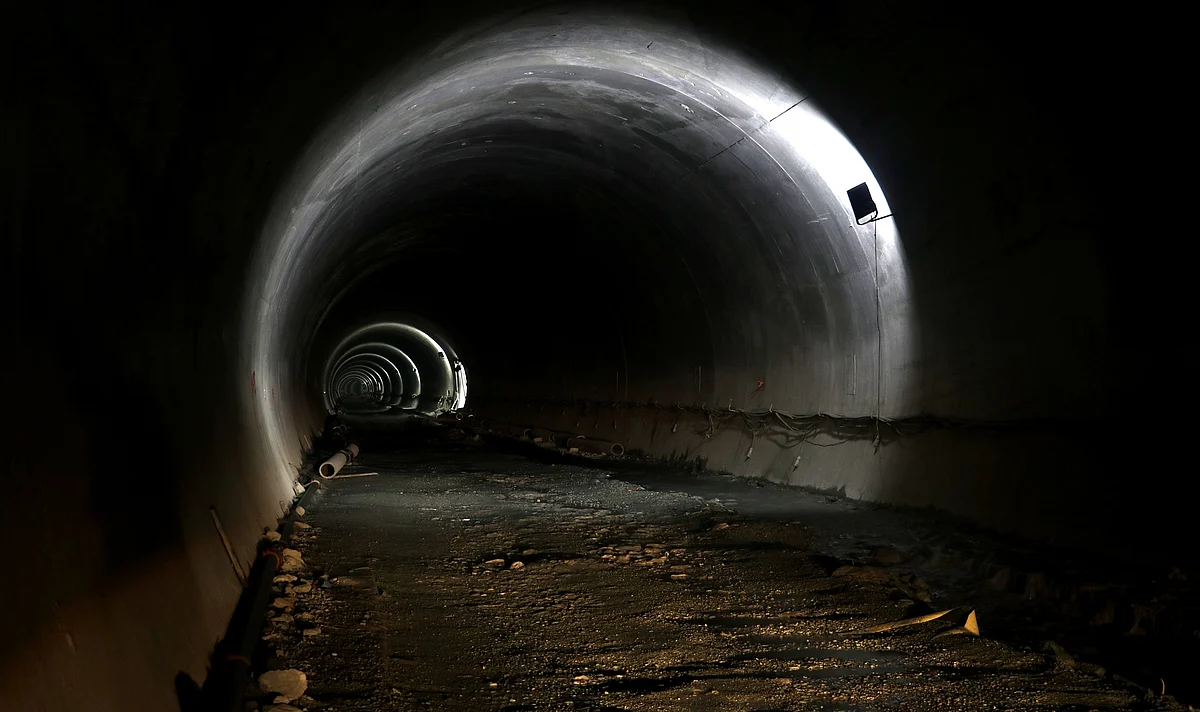 Protests against executing agency of Z Morh tunnel for 'damages' to residential houses in Ganderbal