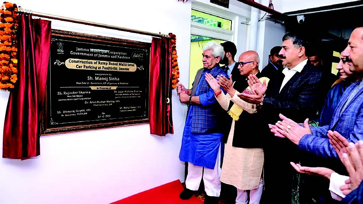Terming community involvement key to revitalize and rejuvenate the cities, the LG Sinha said, “With the help of people we can create healthy cities, create incentives for Swachh Abhiyan, protect natural assets and strengthen transportation, water and utility infrastructure.”