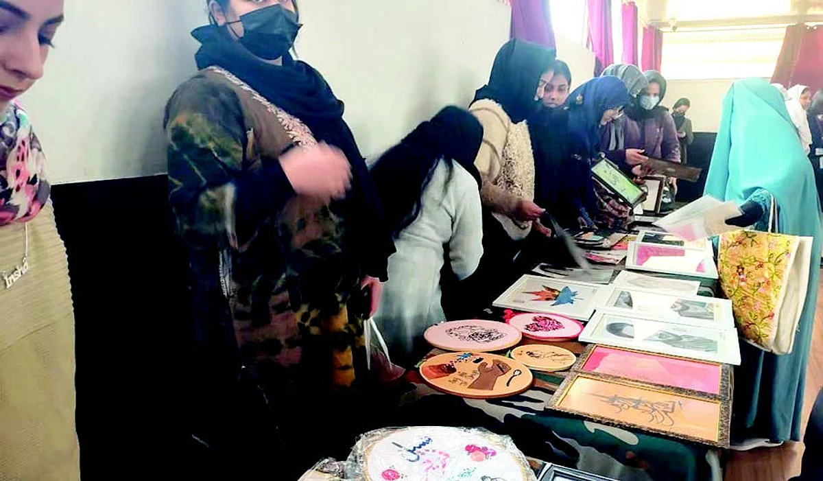 The event was attended by Mir Wajahat, Session Judge, Anantnag as Chief Guest, who appreciated the work of the artists and motivated the youth to follow their passion.