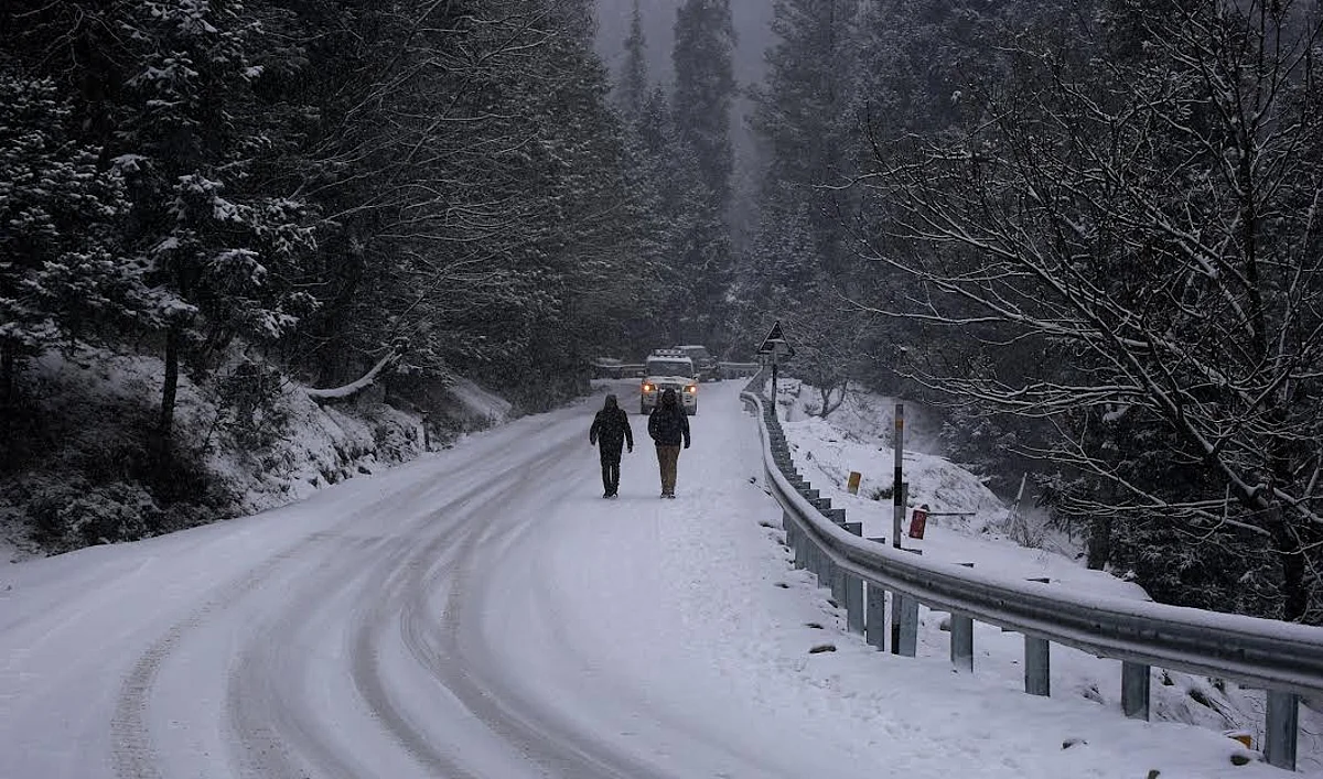 Officials said that the Gulmarg Ski resort in Baramulla district recorded a low of minus 4.8 degrees Celsius against minus 6 degrees Celsius the previous night, 1.4 degrees Celsius above normal.