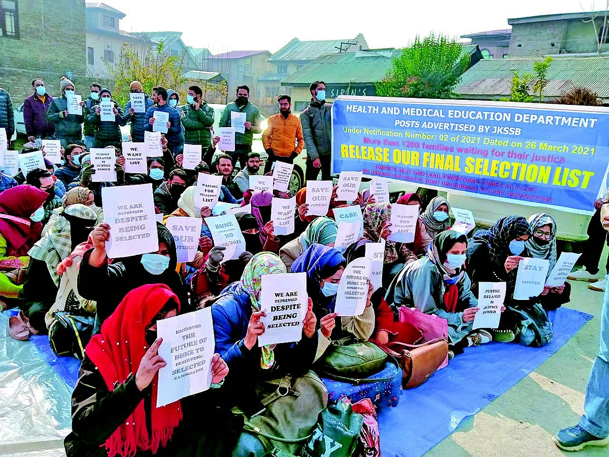The aspirants said that they don’t want to come on roads on a daily basis and appealed to officials and LG administration to resolve their matter so that they could join their posts for which they had worked hard.
