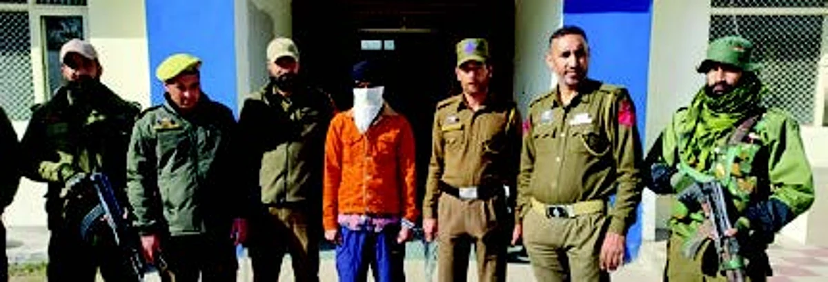 Narcotics smuggler arrested in Mendhar