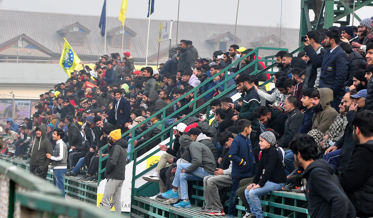Fans watching a football game amid cold at Synthetic Turf in Srinagar.