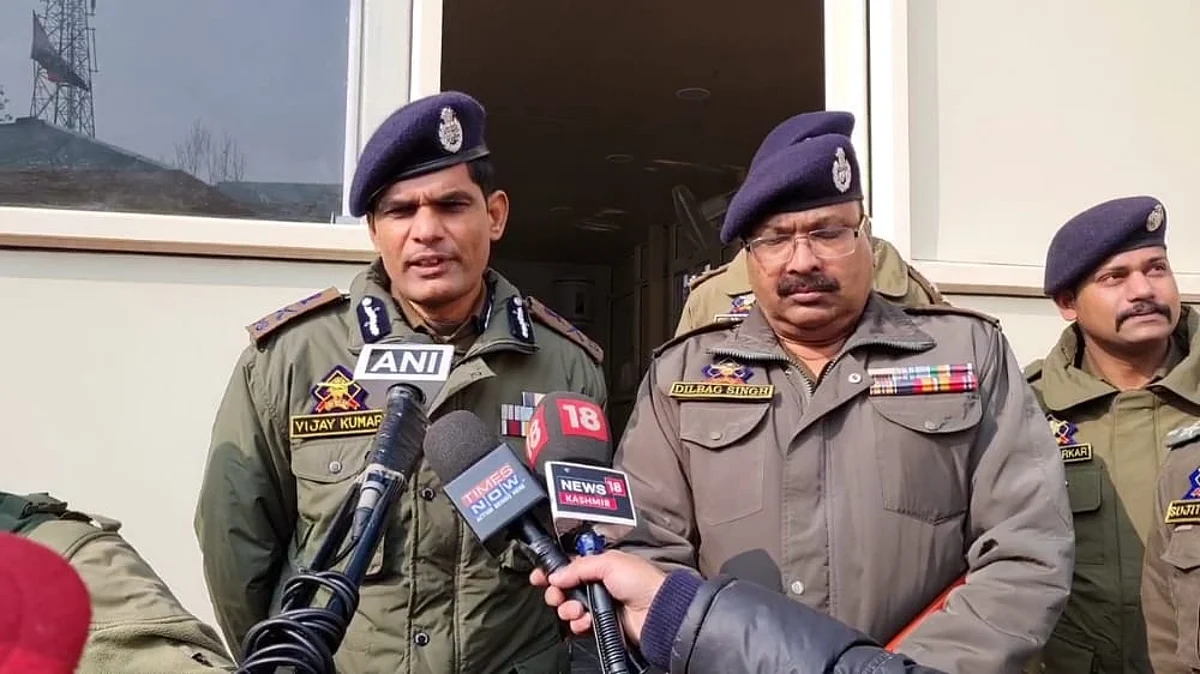 Dilbag Singh and Vijay Kumar talking to media in Ganderbal