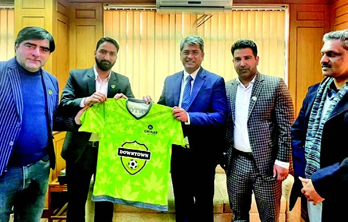 The delegation invited them to visit Kashmir. They accepted the invitation and will be visiting the Valley after winter.