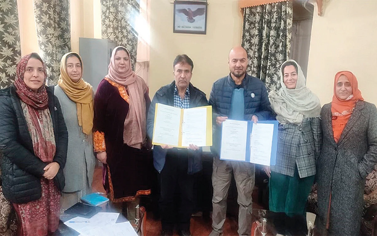 SP College signs MoU with Sagg Eco Village Ganderbal