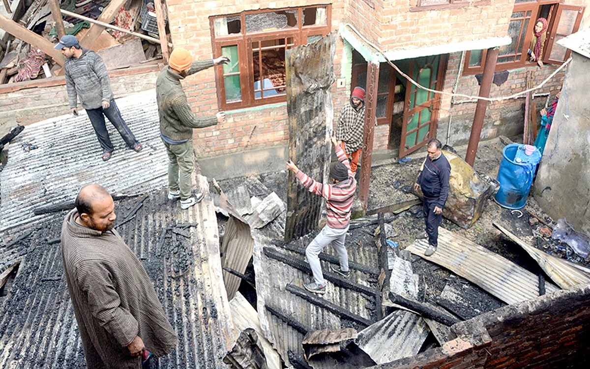 Administration provides assistance to Chattabal fire victims