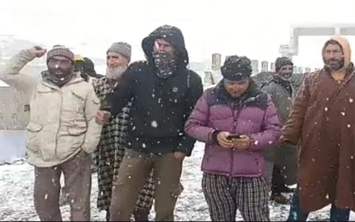 Protests erupt in Ganderbal over property damages in Z-Morh tunnel blasting