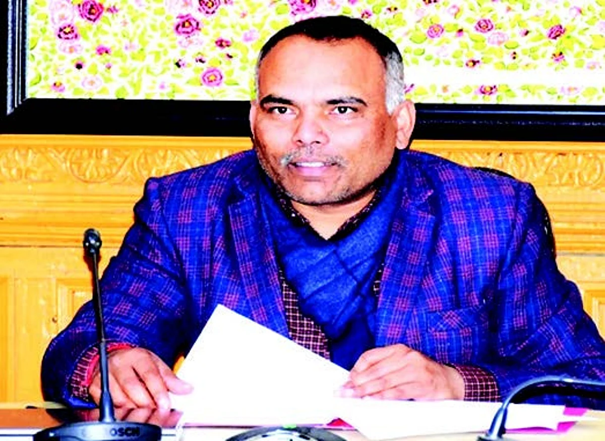 He also asked Director School Education to enroll private schools in NCC besides underscored creation clusters of schools adjoining to colleges for NCC training and activities.