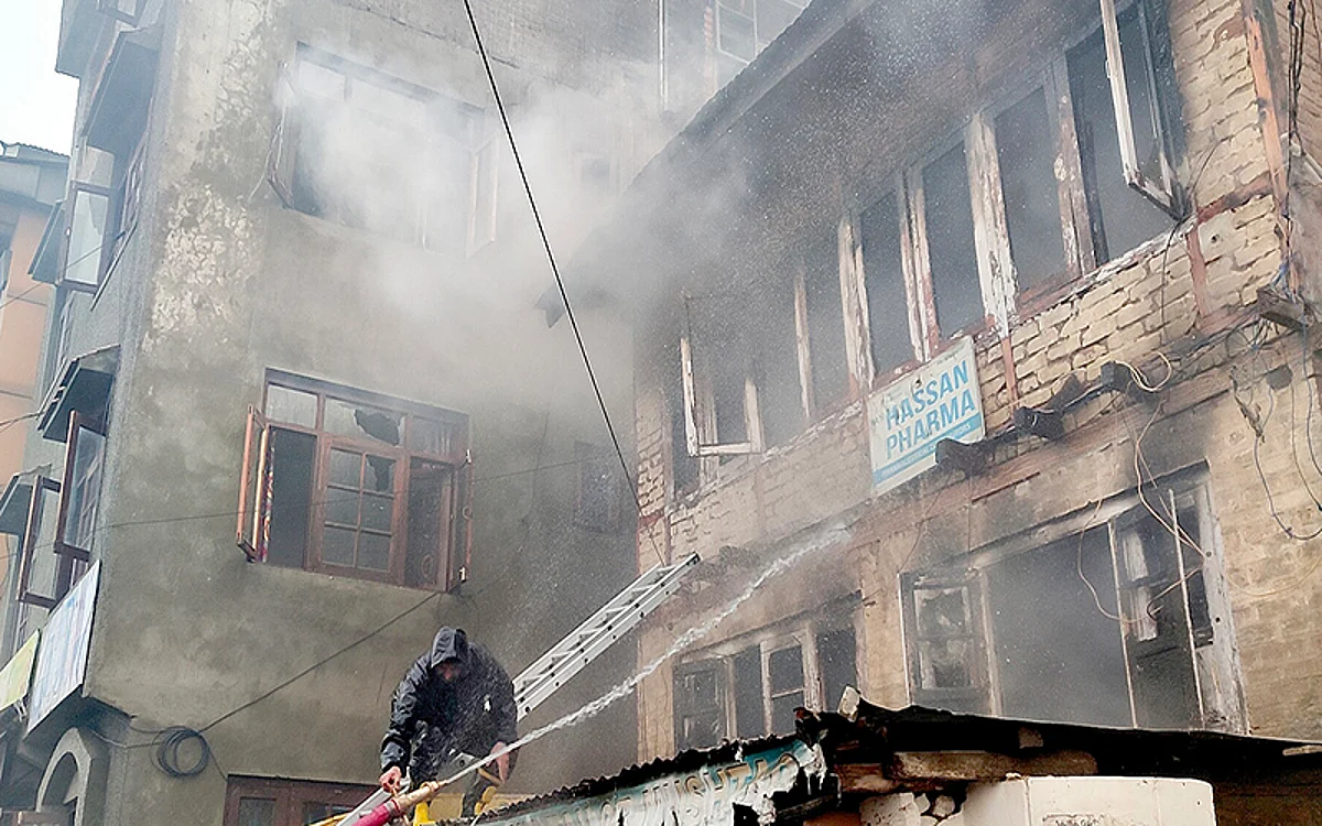 Pharmaceutical godown gutted in Rajbagh blaze
