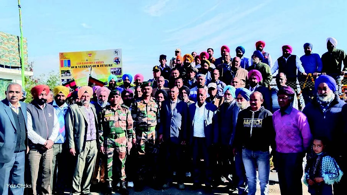 The ex-servicemen from a large segment of the population in Nowshera and adjoining areas, nearly 325 of them and their dependents, participated in the rally.
