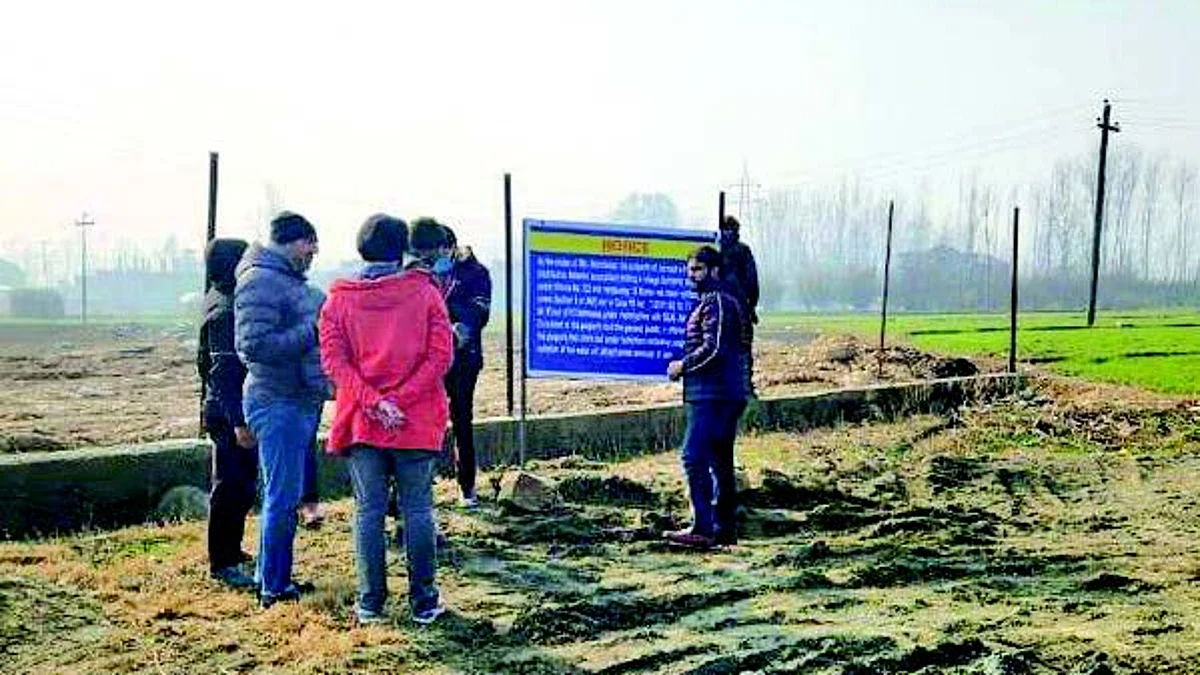 The statement said that according to the notification, these premises and structures were barred and entry and usage prohibited.