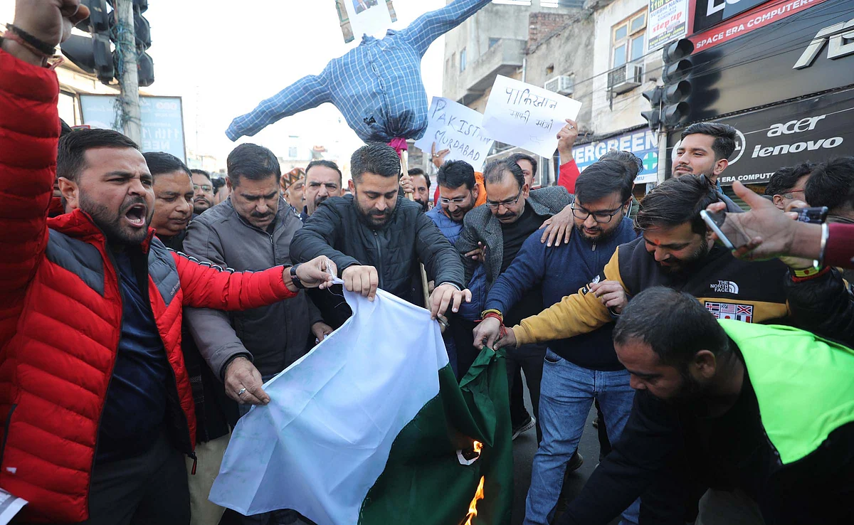 They also burnt the effigy of Pakistan Foreign Minister and Pakistan Flag to express their anger over, what they said, “the highly objectionable remarks against the Prime Minister of India.”