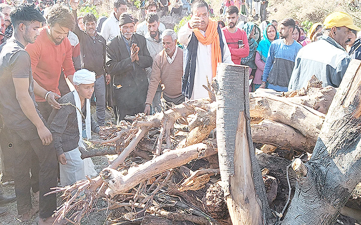 Emotional scenes witnessed at cremation of Rajouri firing victims
