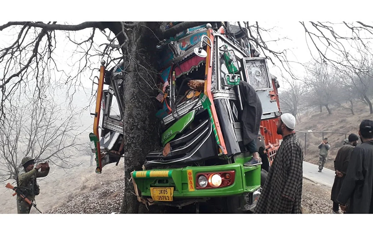 Truck driver critically injured in Sopore road mishap