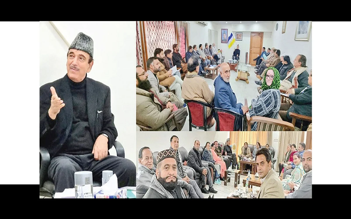 Ghulam Nabi Azad holds provincial office bearers meet in Jammu