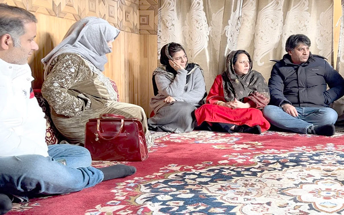 Mehbooba Mufti visits bereaved family of Rehman Rahi