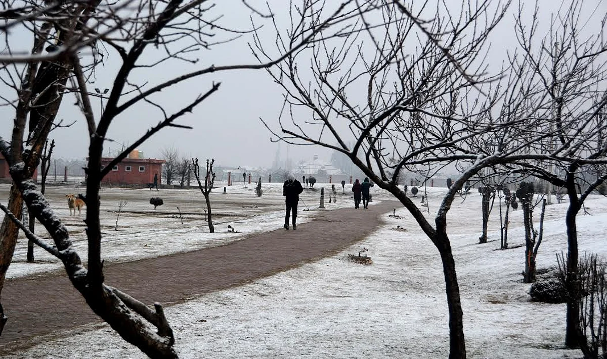 The MeT officials said Srinagar recorded a low of minus 2.3 degrees Celsius against last night’s minus 3.4 degrees Celsius, normal for the summer capital.