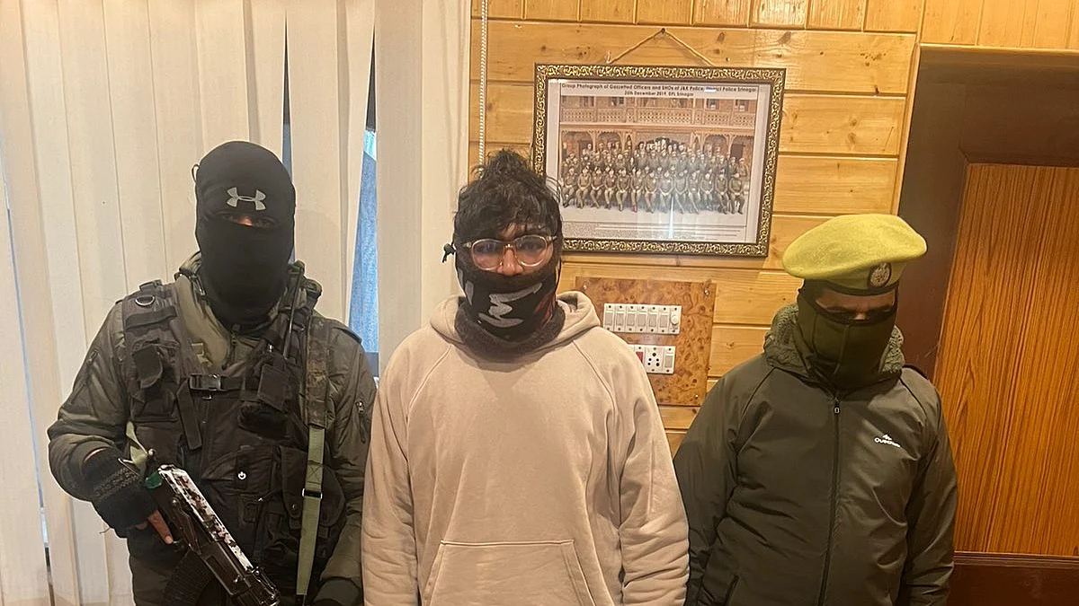 LeT associate arrested along with Heroin, Rs 10 lakh in Srinagar: Police