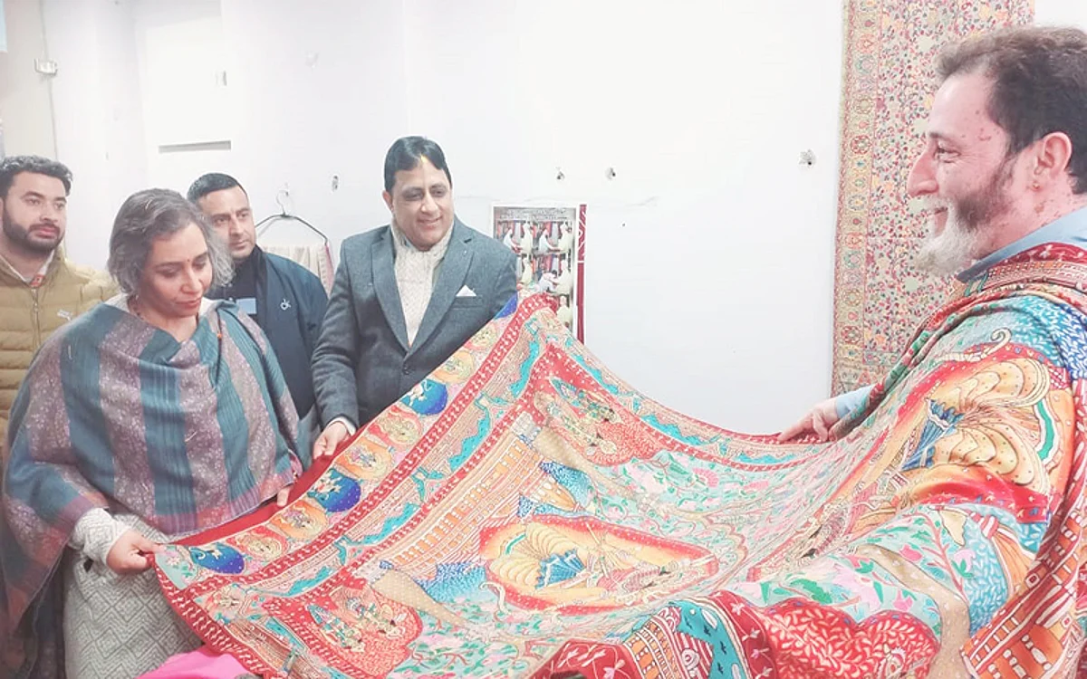 H&H Deptt organises 15-day Handloom Expo in Jammu Haat