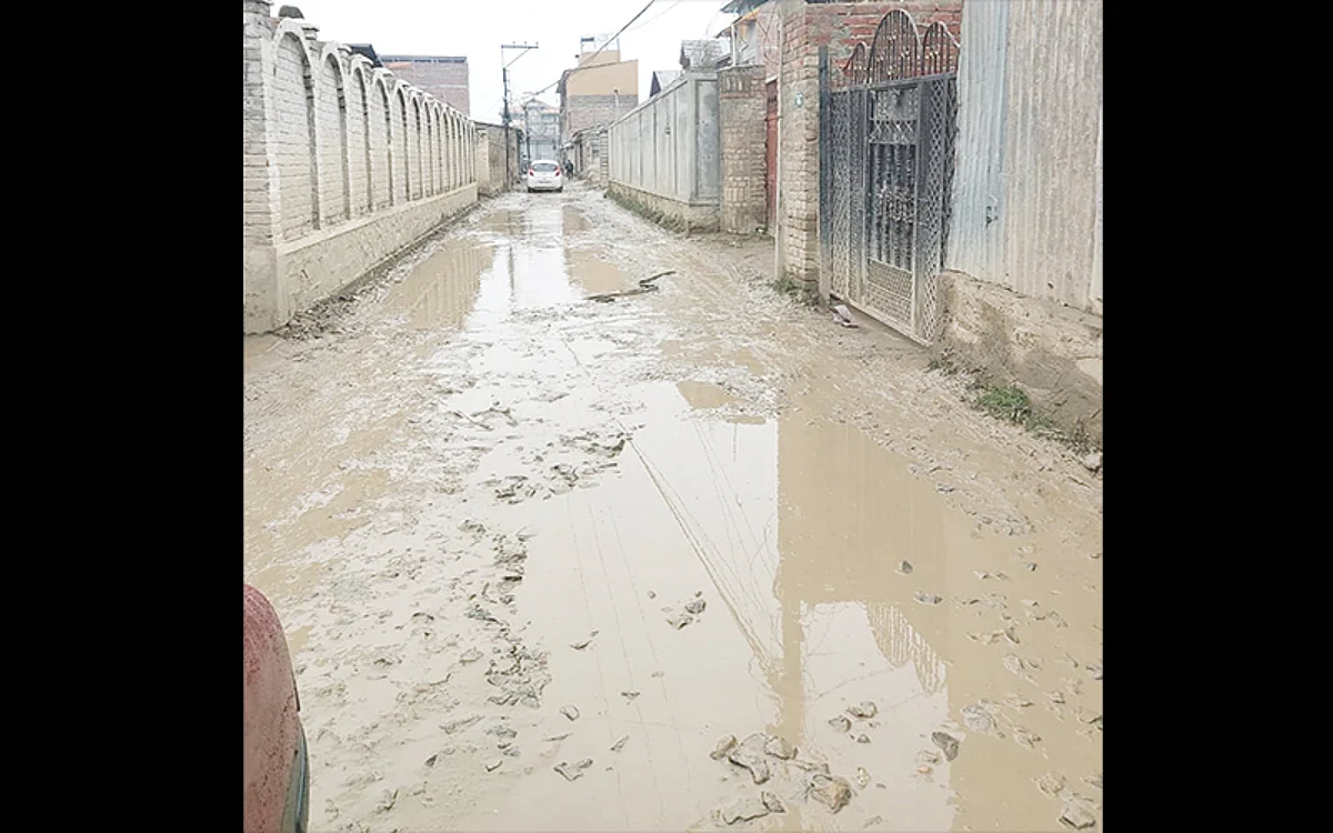 Mominabad residents decry dilapidated lane