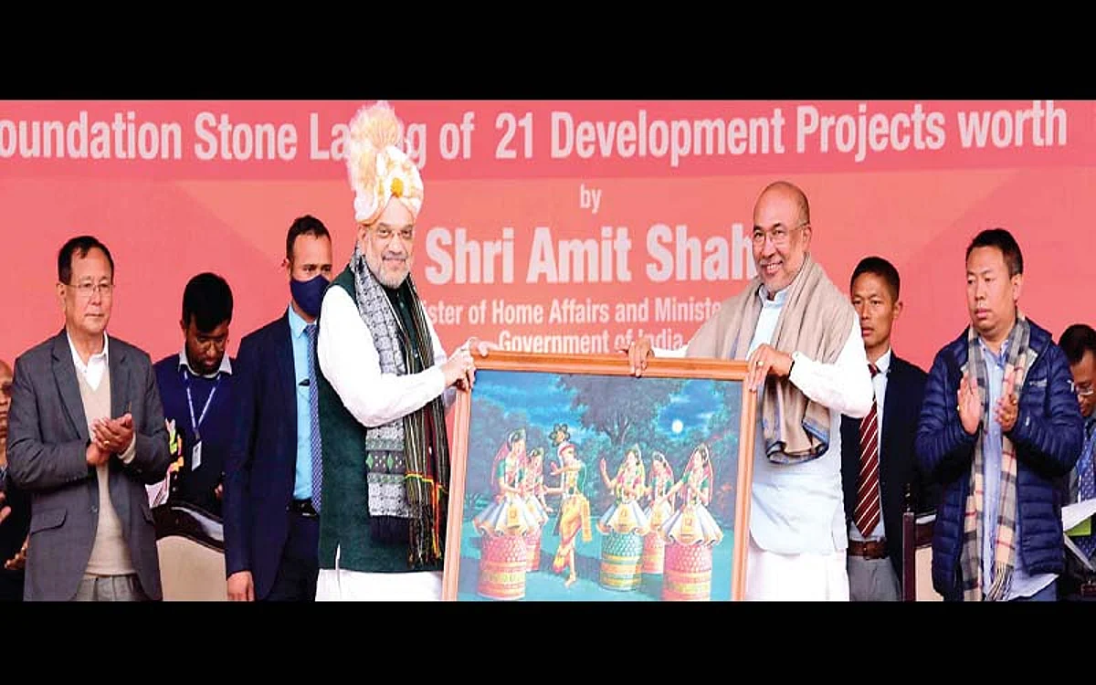 Union Home Minister Amit Shah being felicitated by Manipur Chief Minister N Biren Singh
during the inauguration and foundation stone laying of various development projects. PIC: ANI