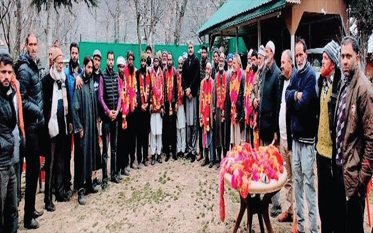 Sajjad Shaheen asks people to unite against divisive forces