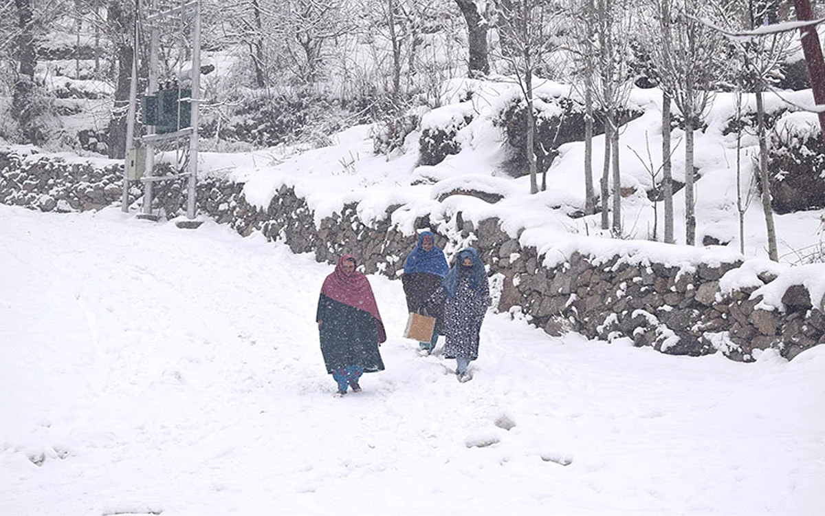 Rains, snow in parts of Kashmir, Jammu