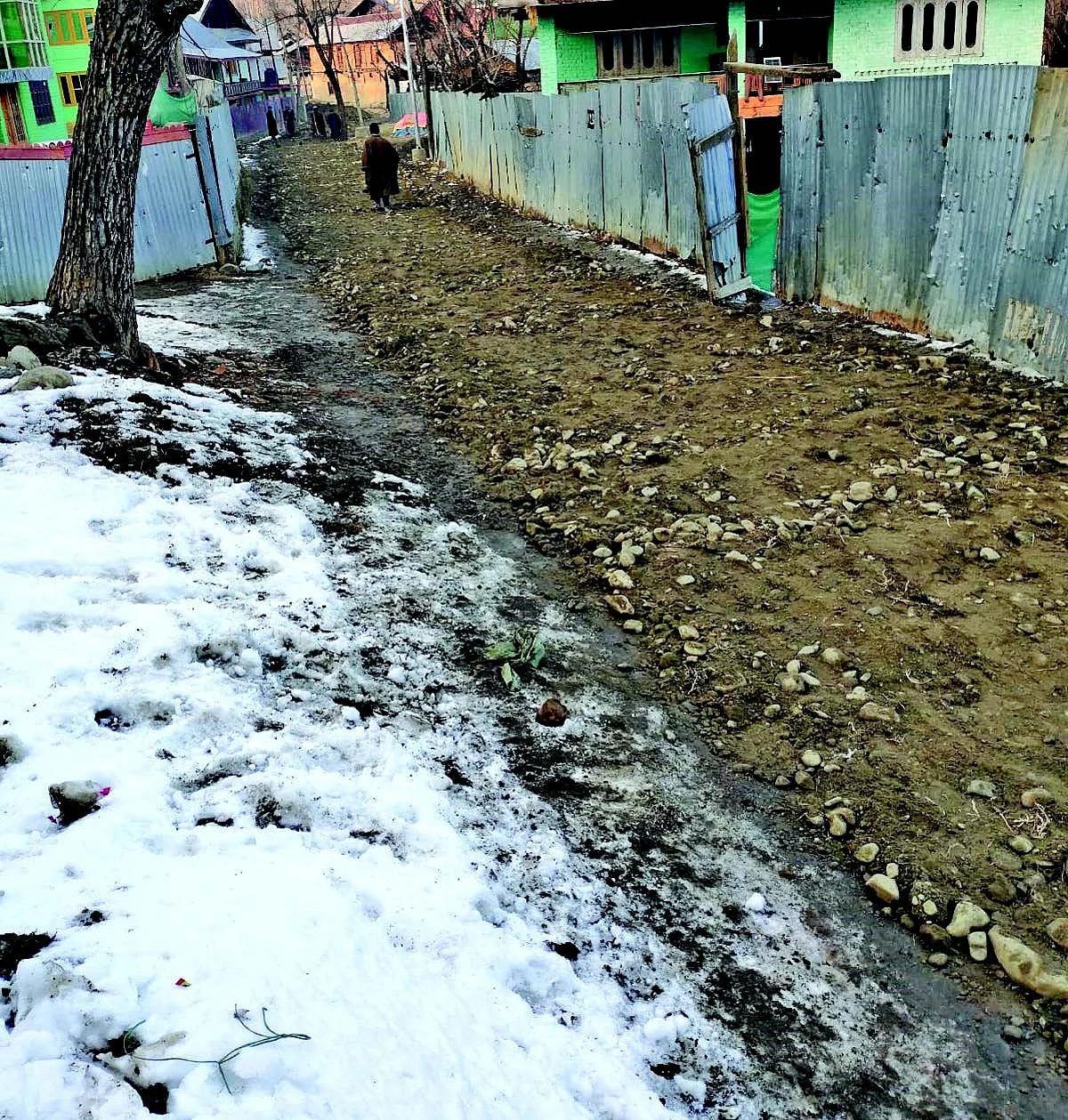 Junior Engineer of R&B Handwara Division Parviz Ahmad said that the road had been repaired.