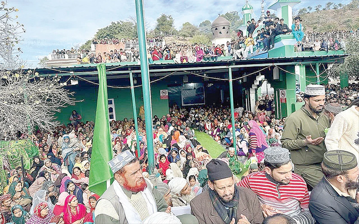 Urs of famous saint in Rajouri witnesses massive participation of people