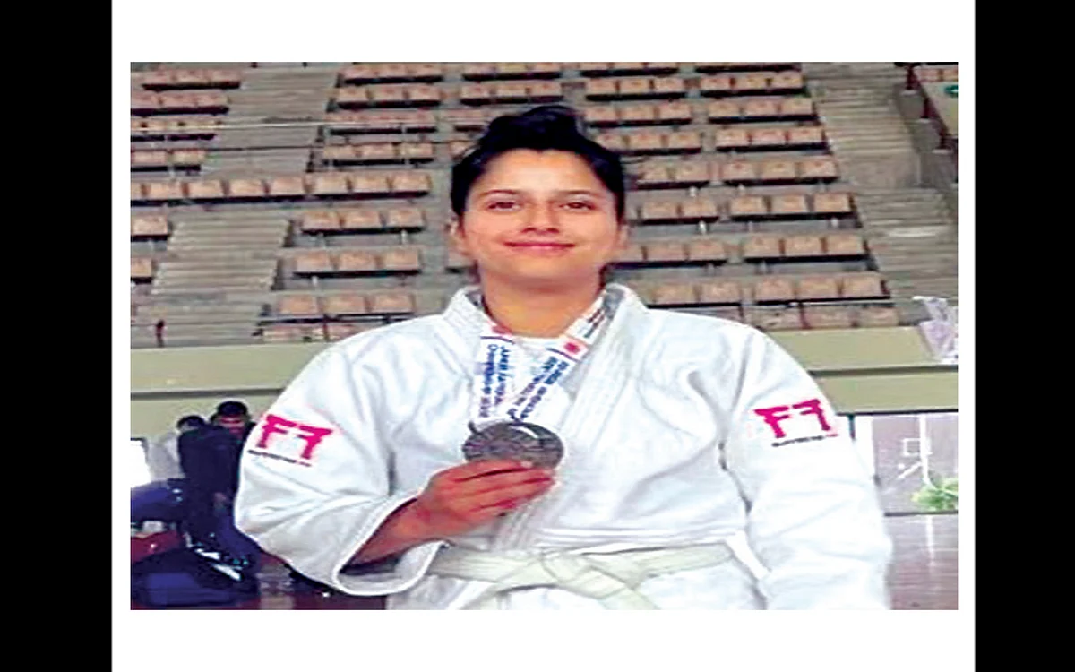Judo player Tazeem Fayaz bags medal in Inter-University Championship