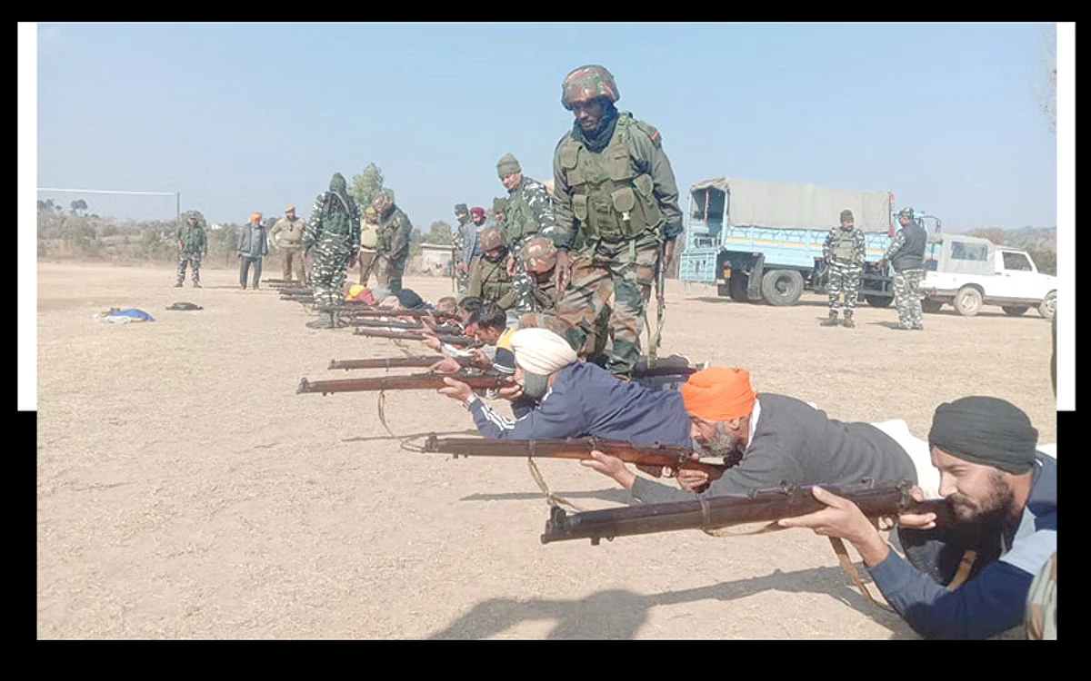 Forces continue strengthening Village Defence Committees in Rajouri