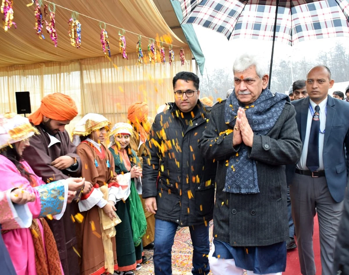 1200 HOUSES TO BE READY IN FEB; 1800 BY DEC | Govt resolving issues of KP PM Package employees with great sensitivity: LG