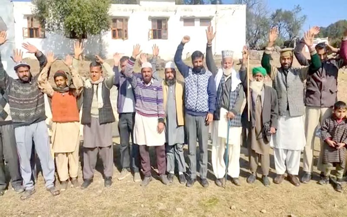 Protest erupts in Gurdhan village of Rajouri against new land order